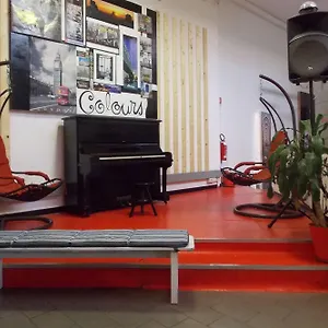 https://hostel-colours.italymilanhotels.net