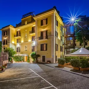 https://romoli-hotel.it-romehotels.com